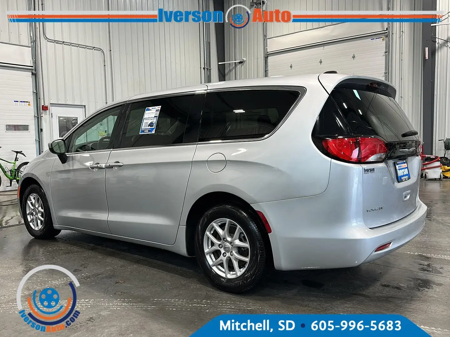 2023 Chrysler Voyager LX photo 5