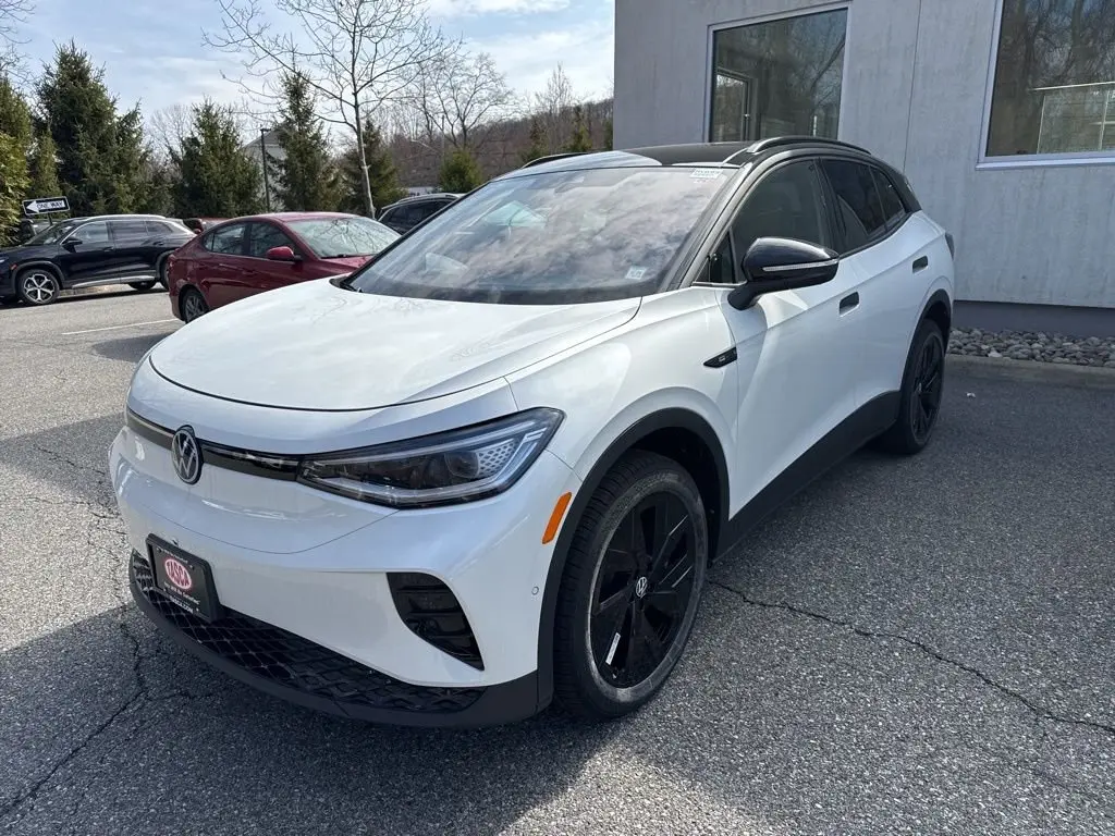 2025 Volkswagen ID.4 Pro S Plus with VW Sound 4Motion photo 3