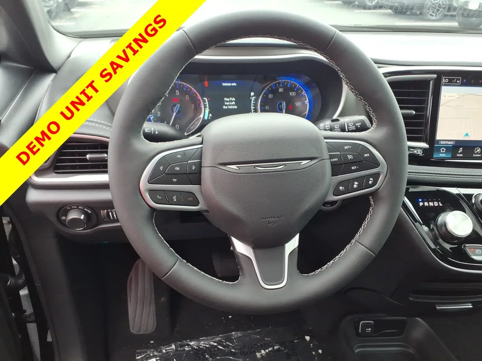 2027 Chrysler Pacifica Select photo 5