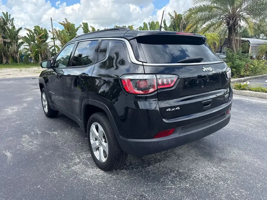 2020 Jeep Compass Latitude 4WD photo 3
