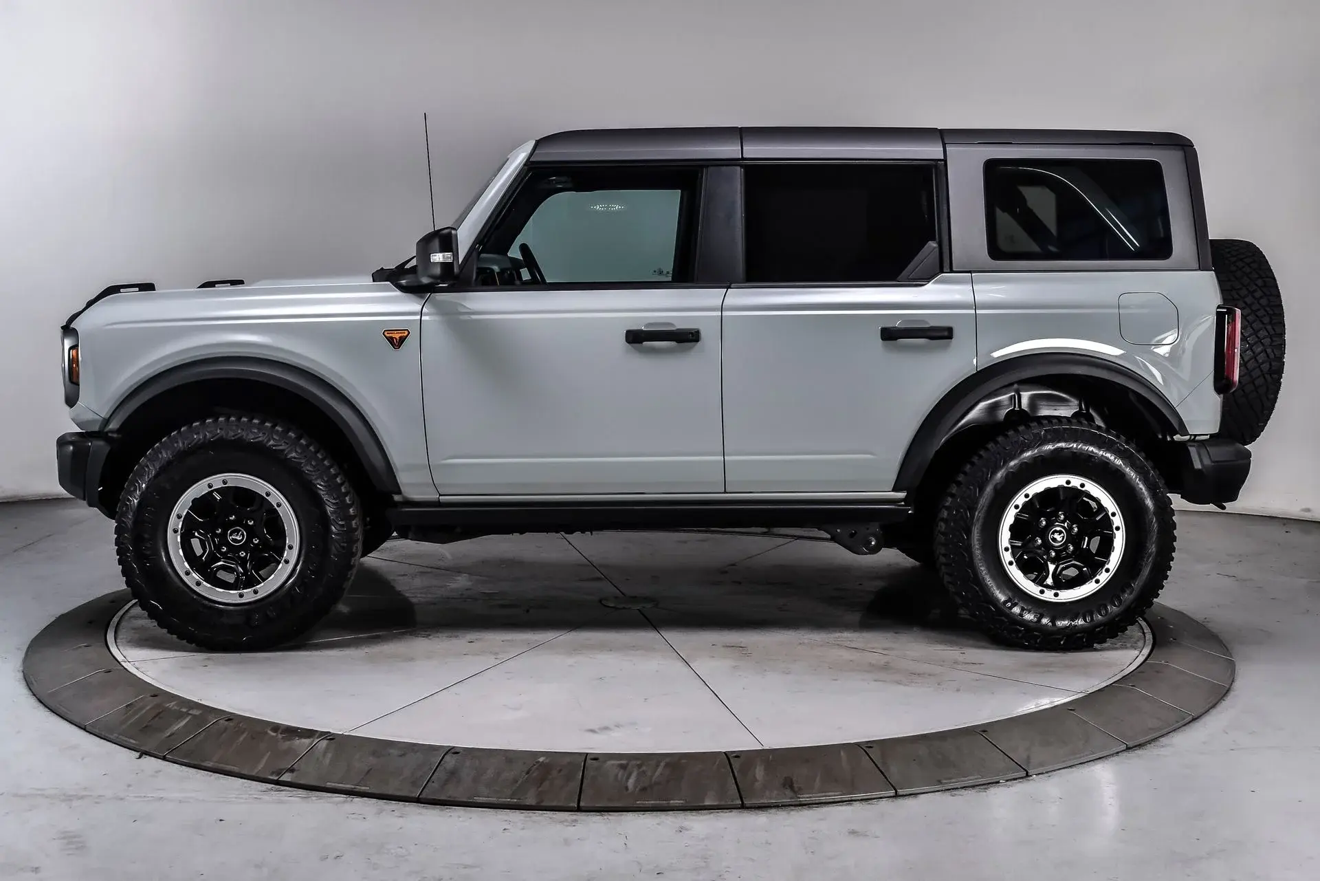 2023 Ford Bronco Badlands 4x4 photo 3