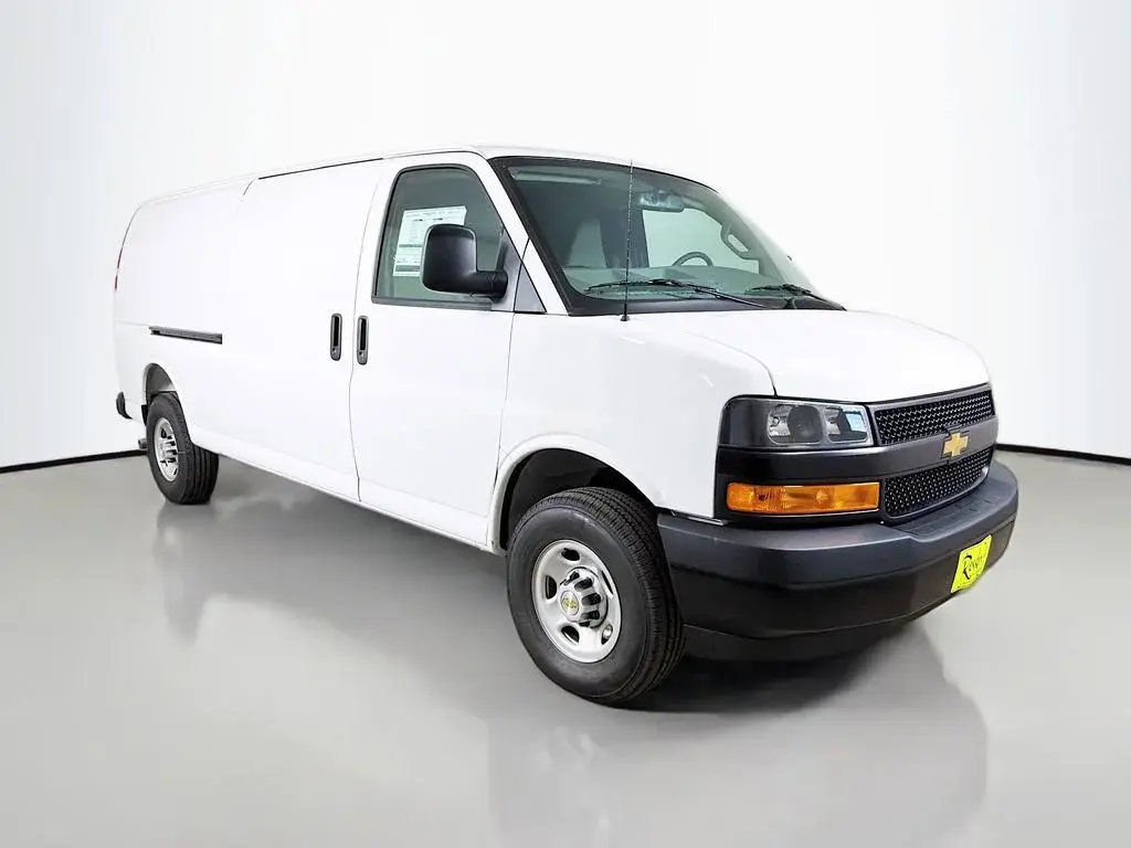 2026 Chevrolet Express 3500 Extended Work Van photo 3