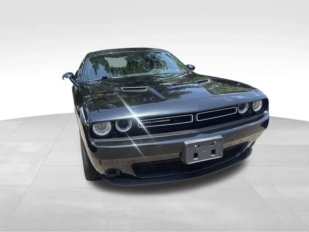 2021 Dodge Challenger SXT Auto photo 5