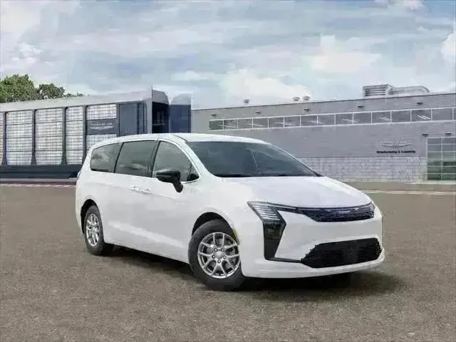 2027 Chrysler Pacifica Select photo 3