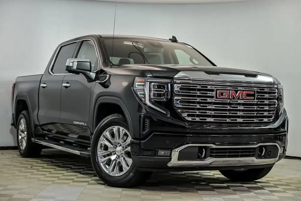 2023 GMC Sierra 4WD Crew Cab Short Box Denali's photo
