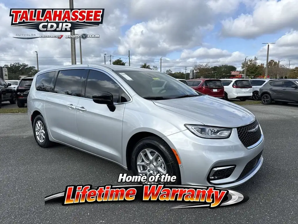 2026 Chrysler Pacifica Select photo 1