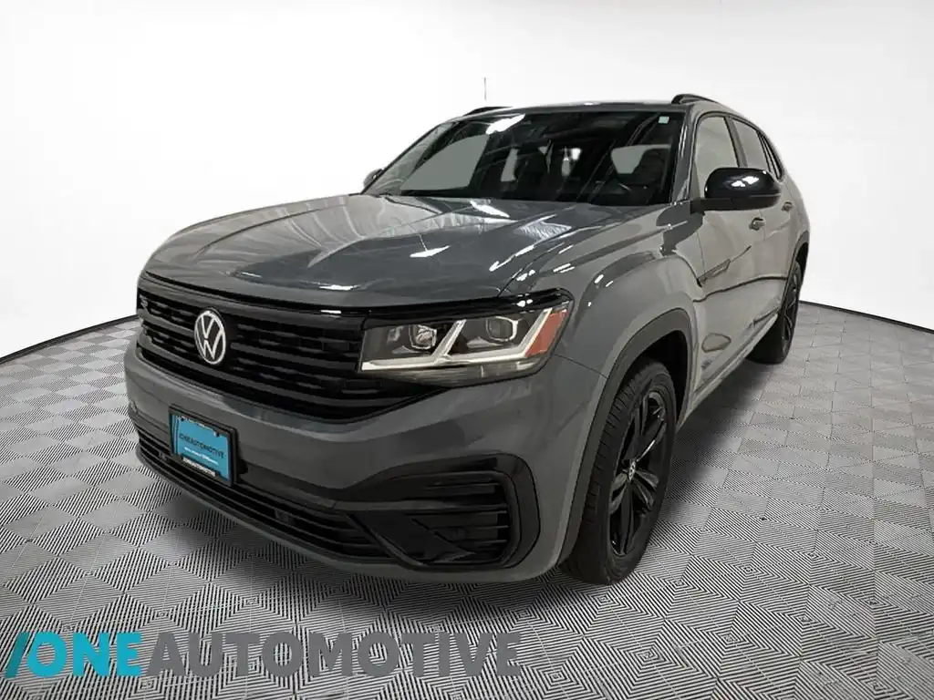 2023 Volkswagen Atlas Cross Sport 2.0T SEL R-Line Black 4Motion's photo