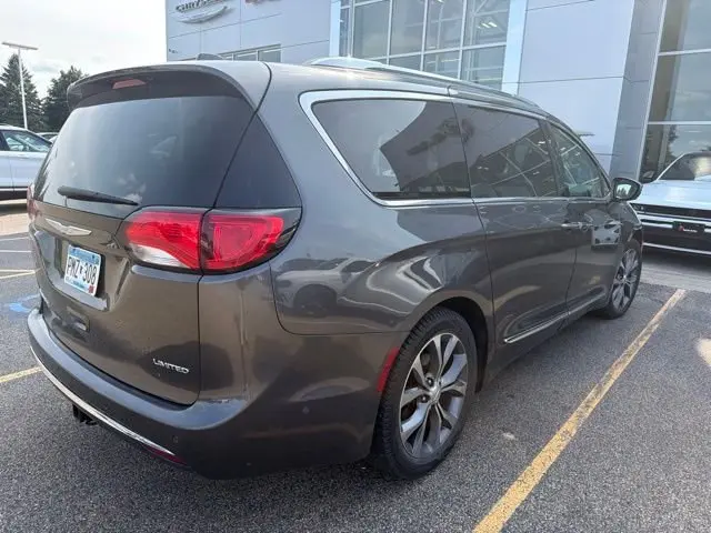 2018 Chrysler Pacifica Limited photo 5