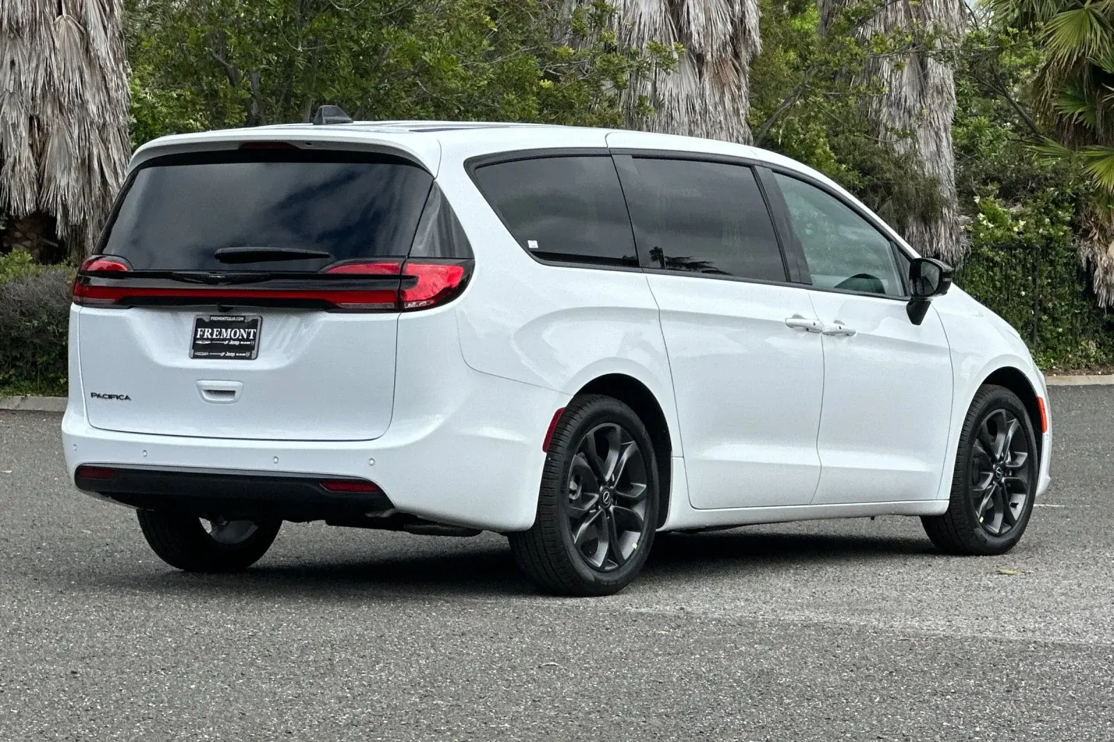 2026 Chrysler Pacifica Select photo 3