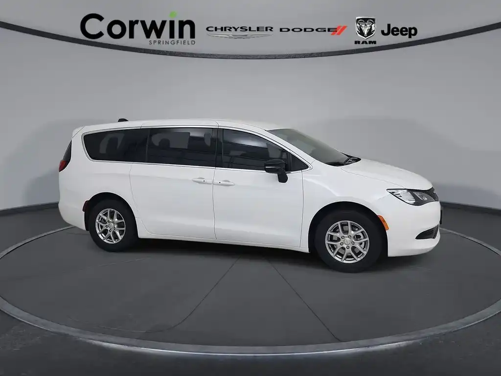 2027 Chrysler Voyager LX's photo