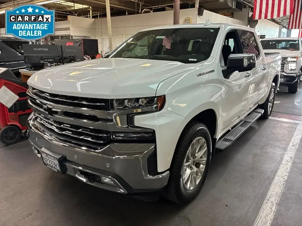 2021 Chevrolet Silverado 1500 LTZ Crew Cab Short Box photo 4