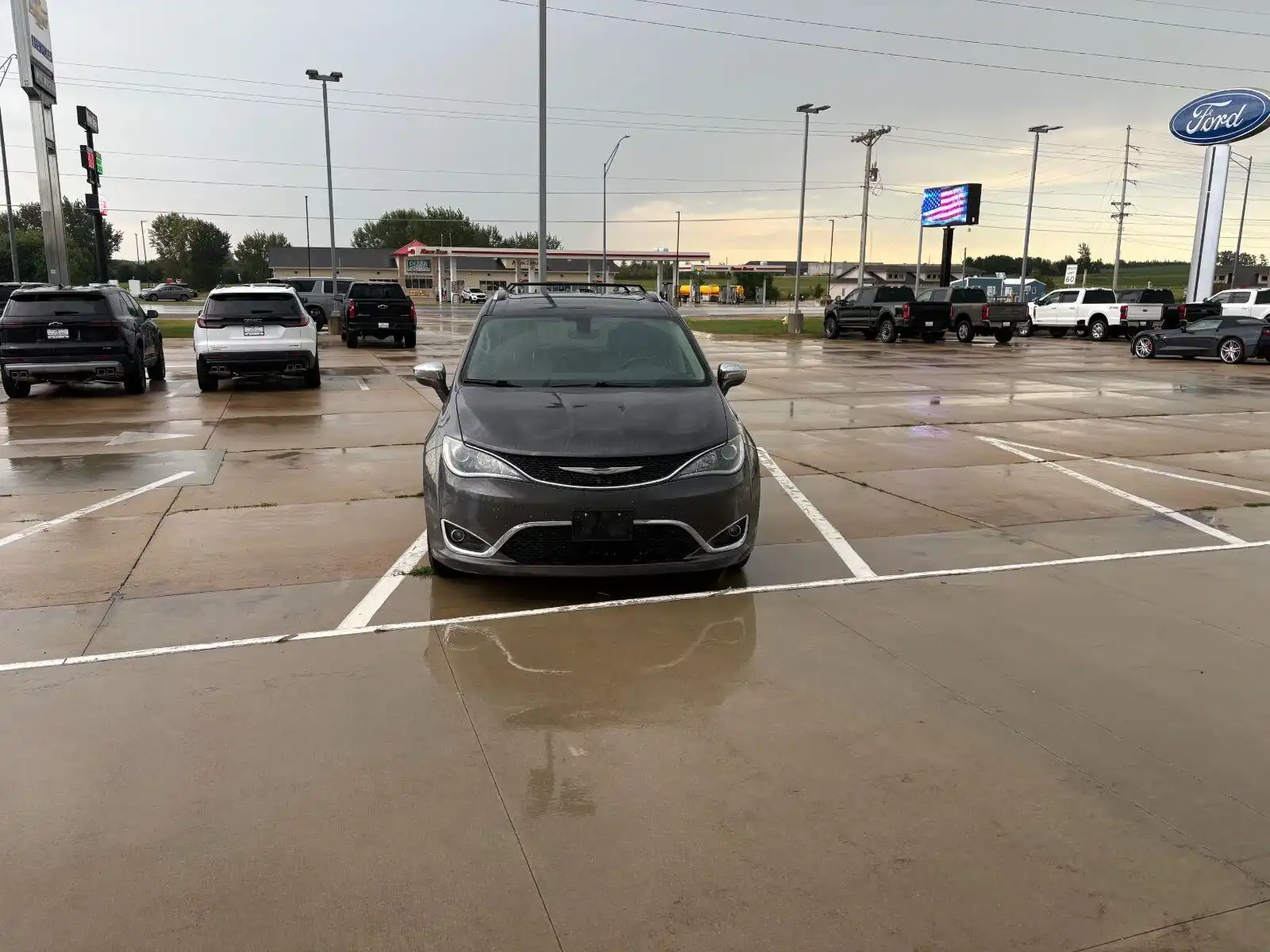 2018 Chrysler Pacifica Limited's photo