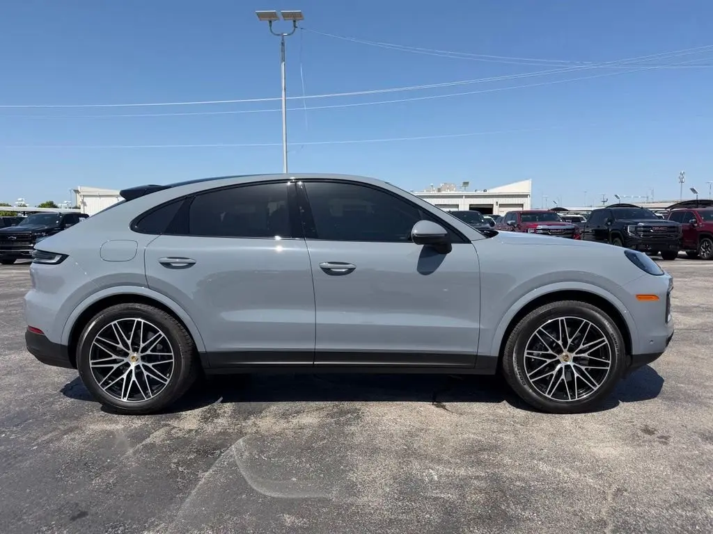 2024 Porsche Cayenne Base photo 5