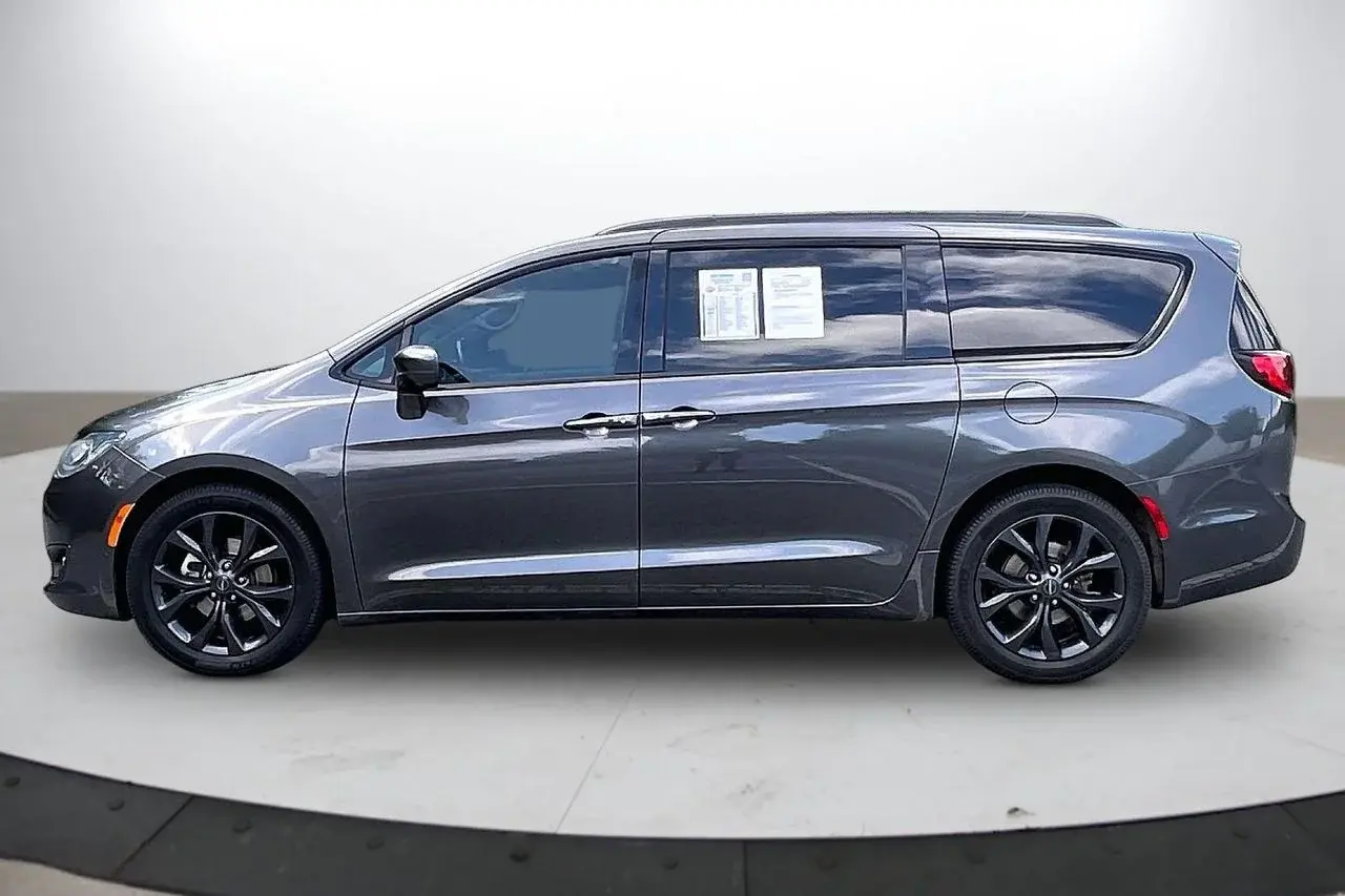 2020 Chrysler Pacifica Touring L Plus photo 5