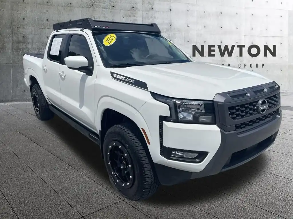 2025 Nissan Frontier SV Crew Cab 4X4 SWB's photo