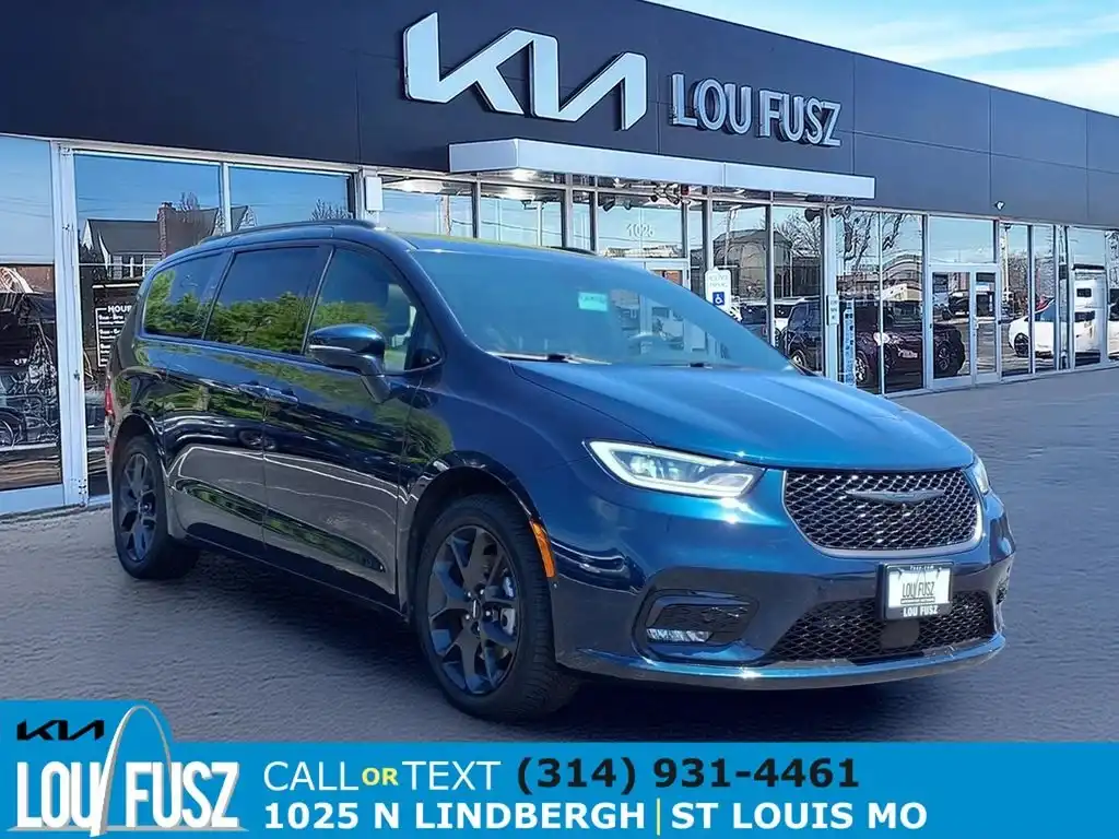2021 Chrysler Pacifica Limited's photo