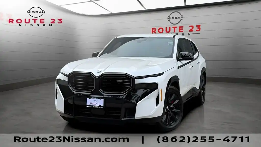 2023 BMW XM Base's photo