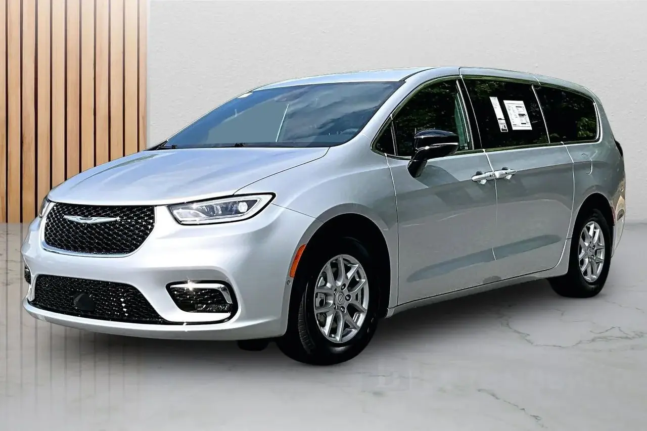 2026 Chrysler Pacifica Select photo 4