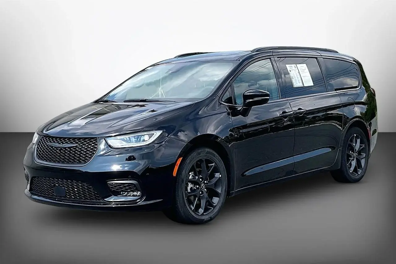 2025 Chrysler Pacifica Limited photo 4