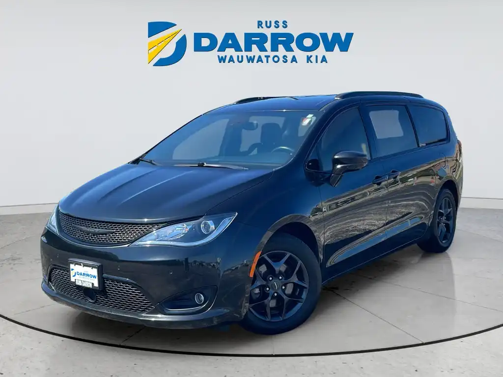 2020 Chrysler Pacifica Touring L's photo