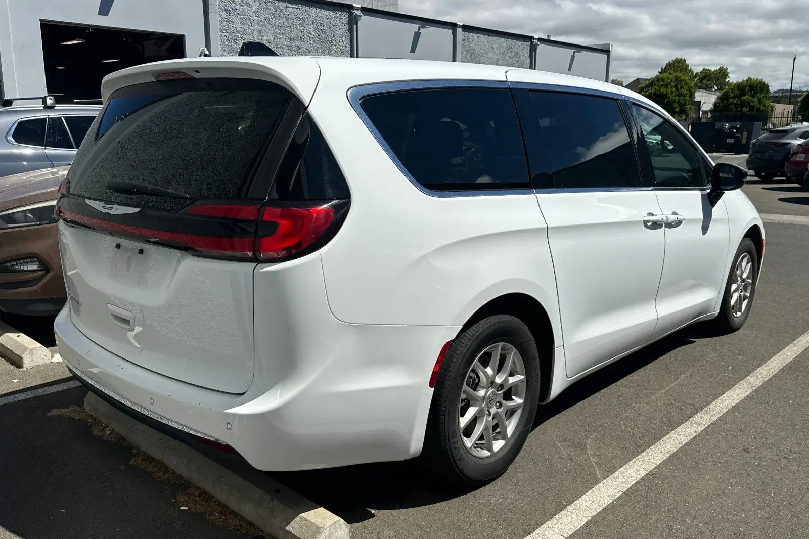 2025 Chrysler Pacifica Select photo 5
