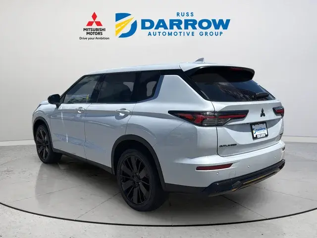 2026 Mitsubishi Outlander LE S-AWC photo 5