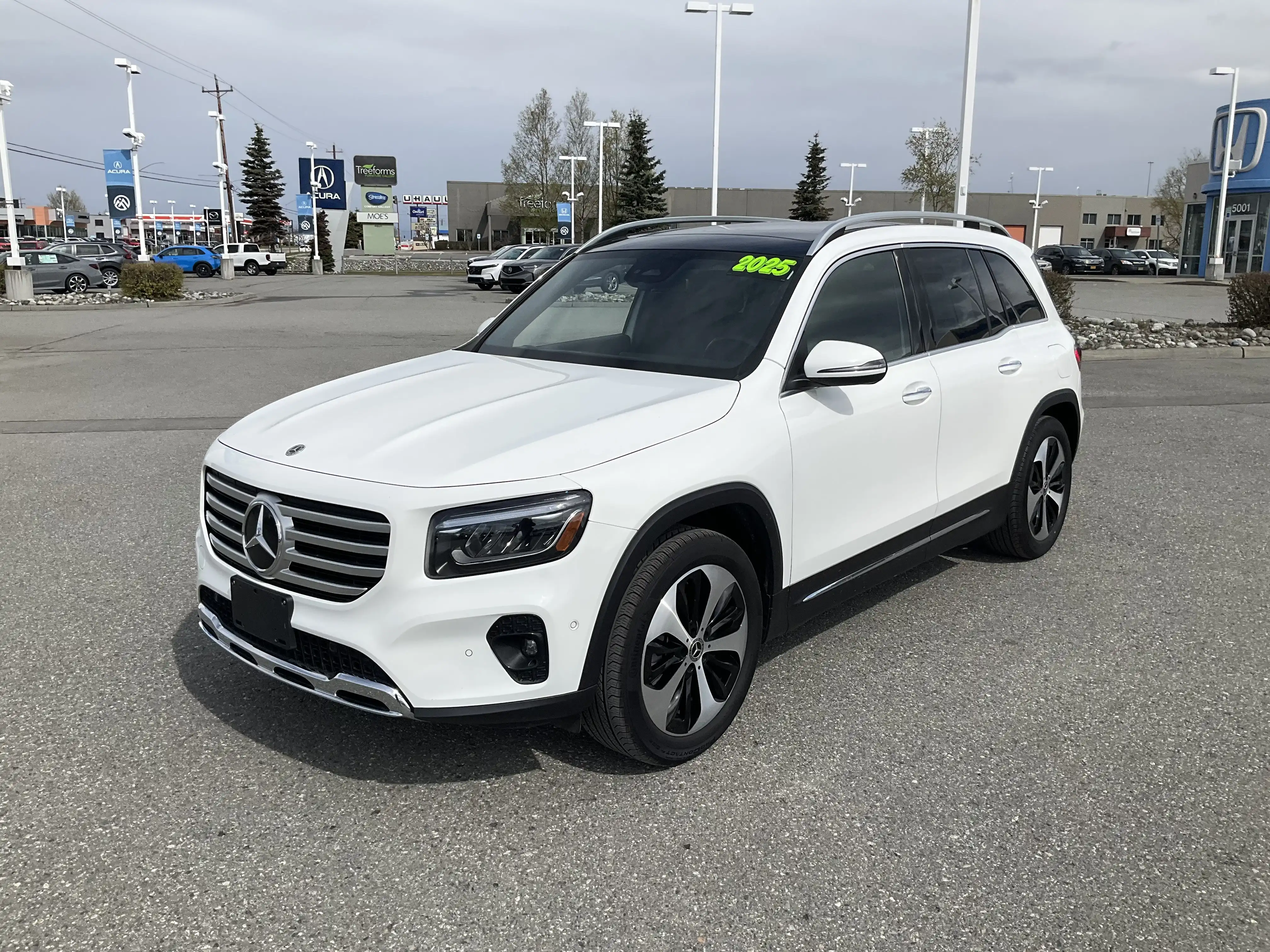 2025 Mercedes-Benz GLB GLB 250 4MATIC's photo