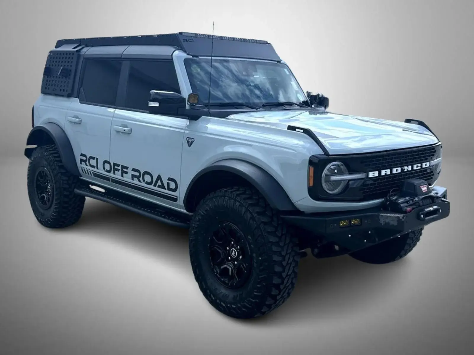 2021 Ford Bronco First Edition Advanced 4x4 photo 3