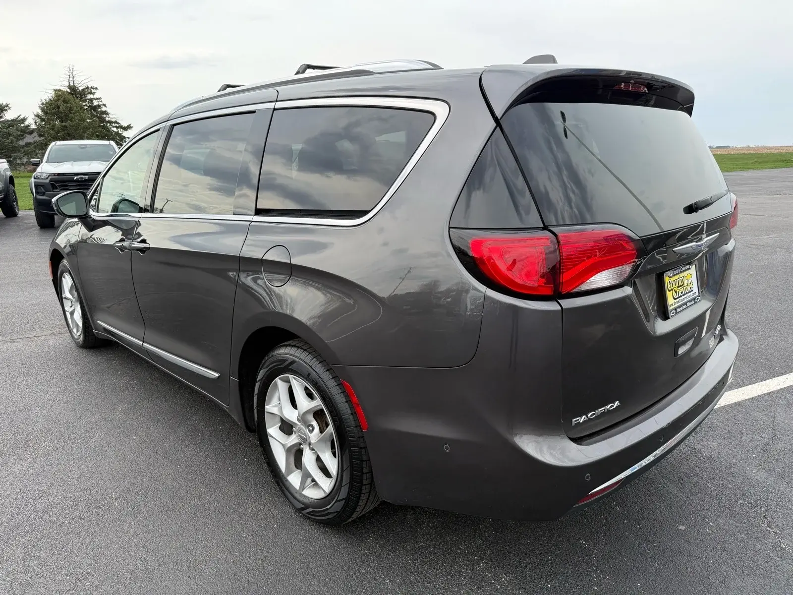 2020 Chrysler Pacifica Limited photo 3