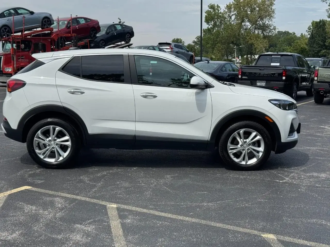 2023 Buick Encore GX Preferred AWD photo 3
