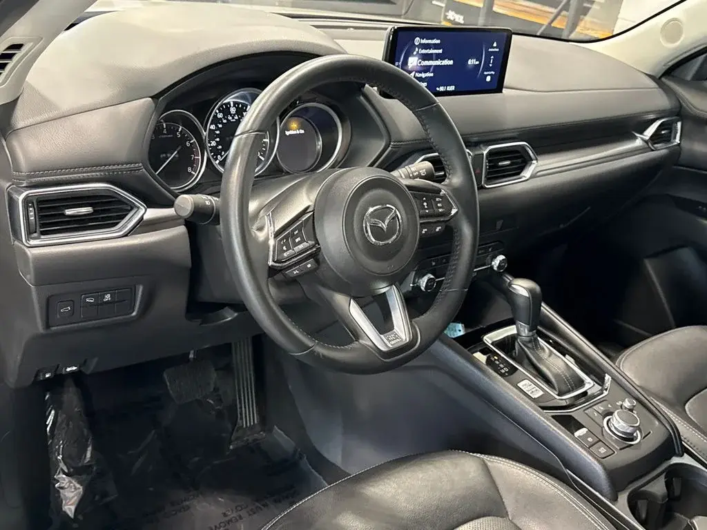 2025 Mazda CX-5 S Preferred package Auto AWD photo 5