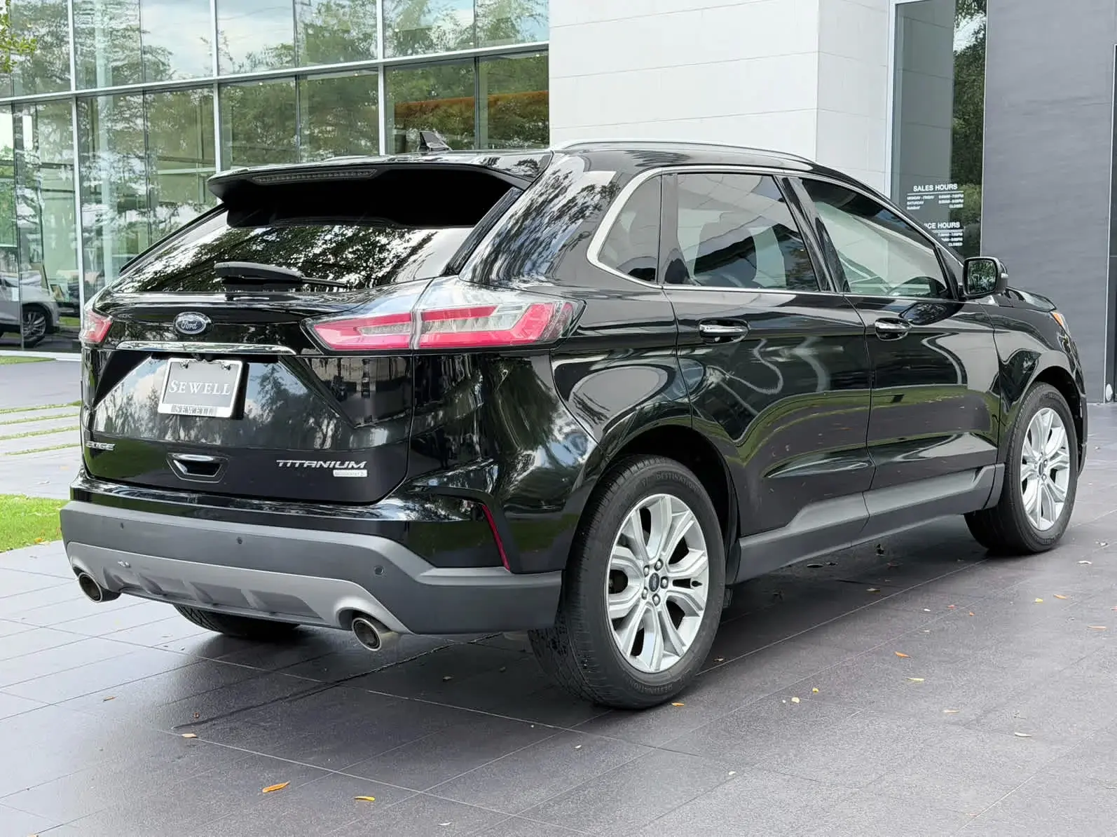 2020 Ford Edge Titanium photo 4