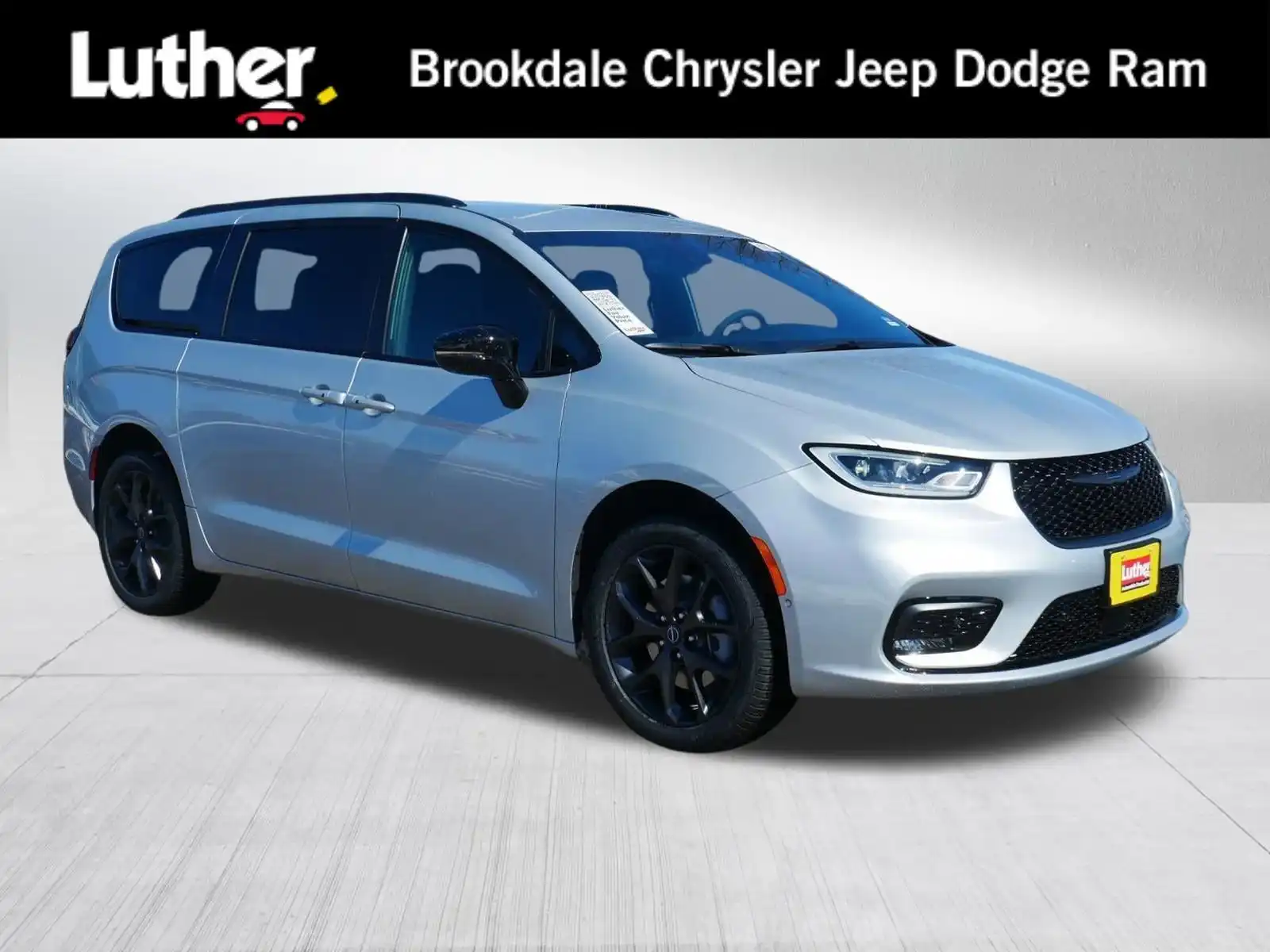 2026 Chrysler Pacifica Select AWD's photo