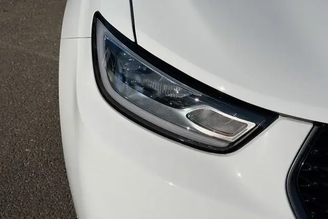 2026 Chrysler Pacifica Select AWD photo 5