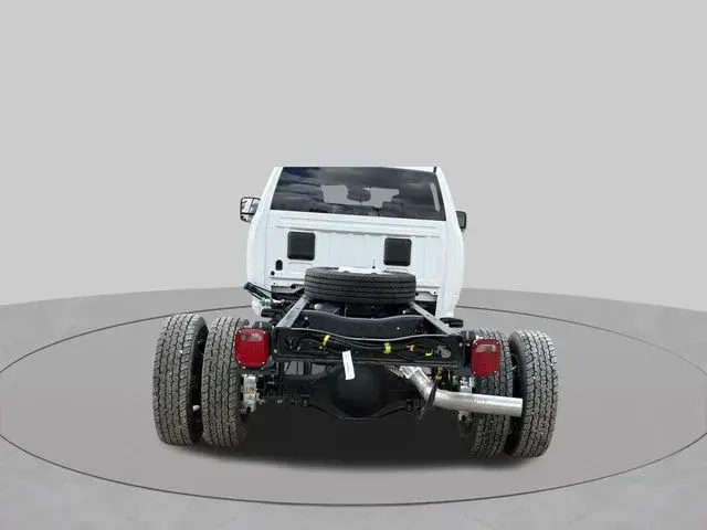 2026 RAM 5500 Big Horn 4WD Crew Cab DRW 197" WB photo 5