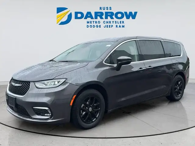 2023 Chrysler Pacifica Touring L photo 1