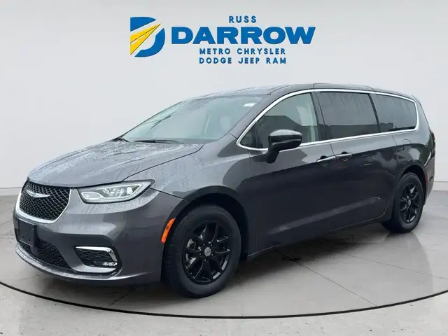 2023 Chrysler Pacifica Touring L's photo
