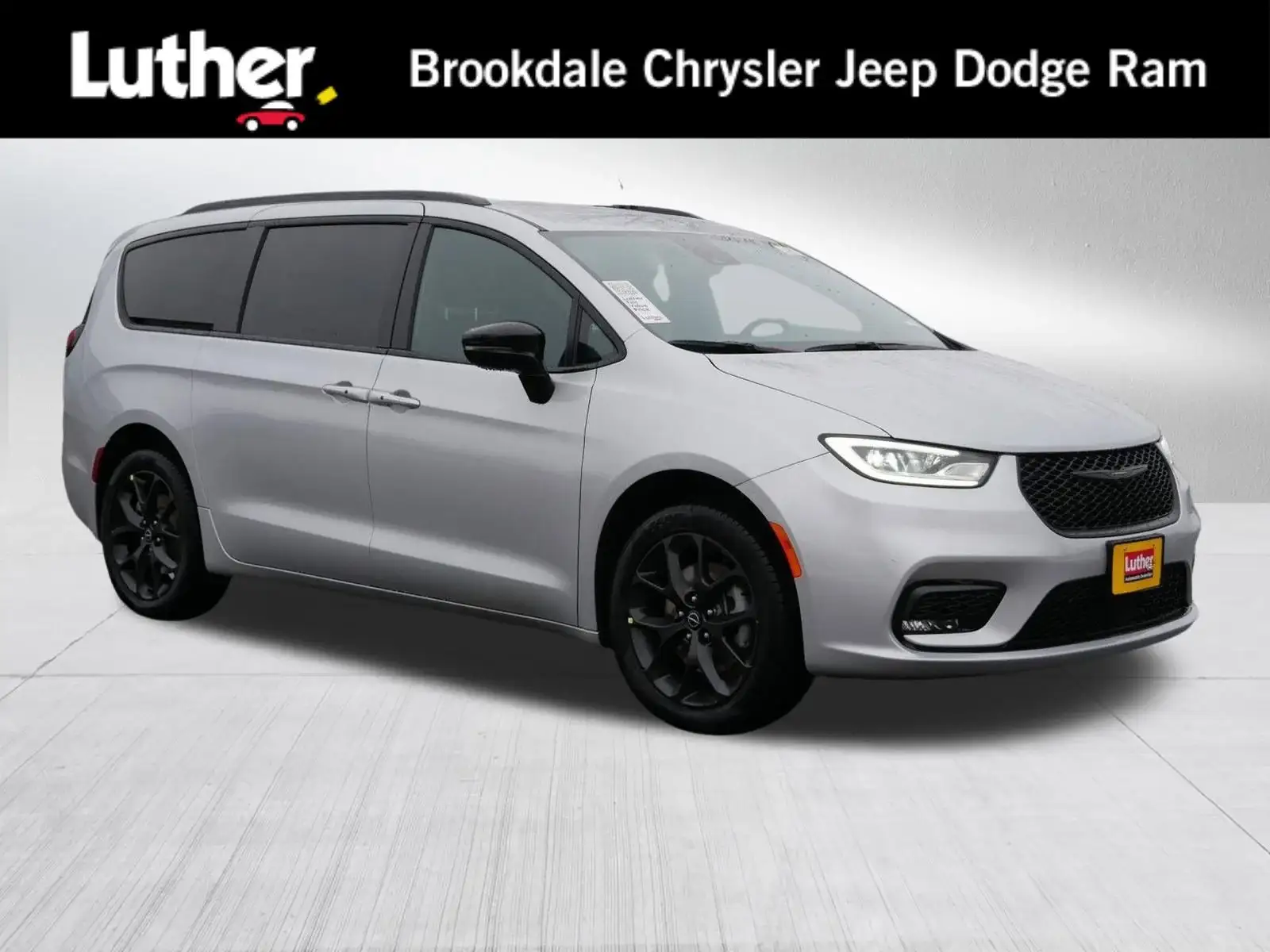 2026 Chrysler Pacifica Select AWD photo 1