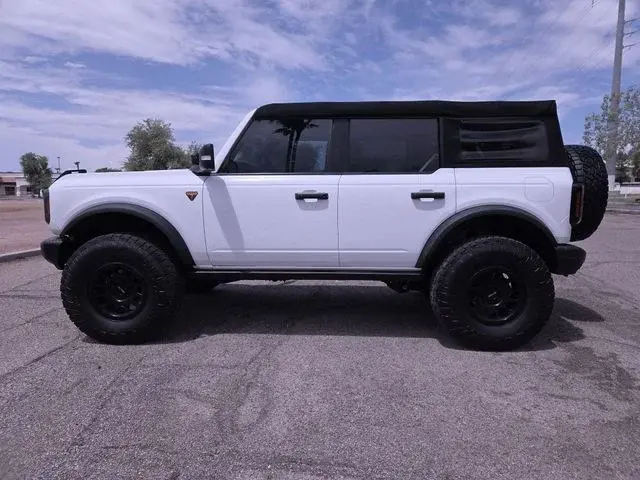 2023 Ford Bronco Badlands 4x4 photo 5