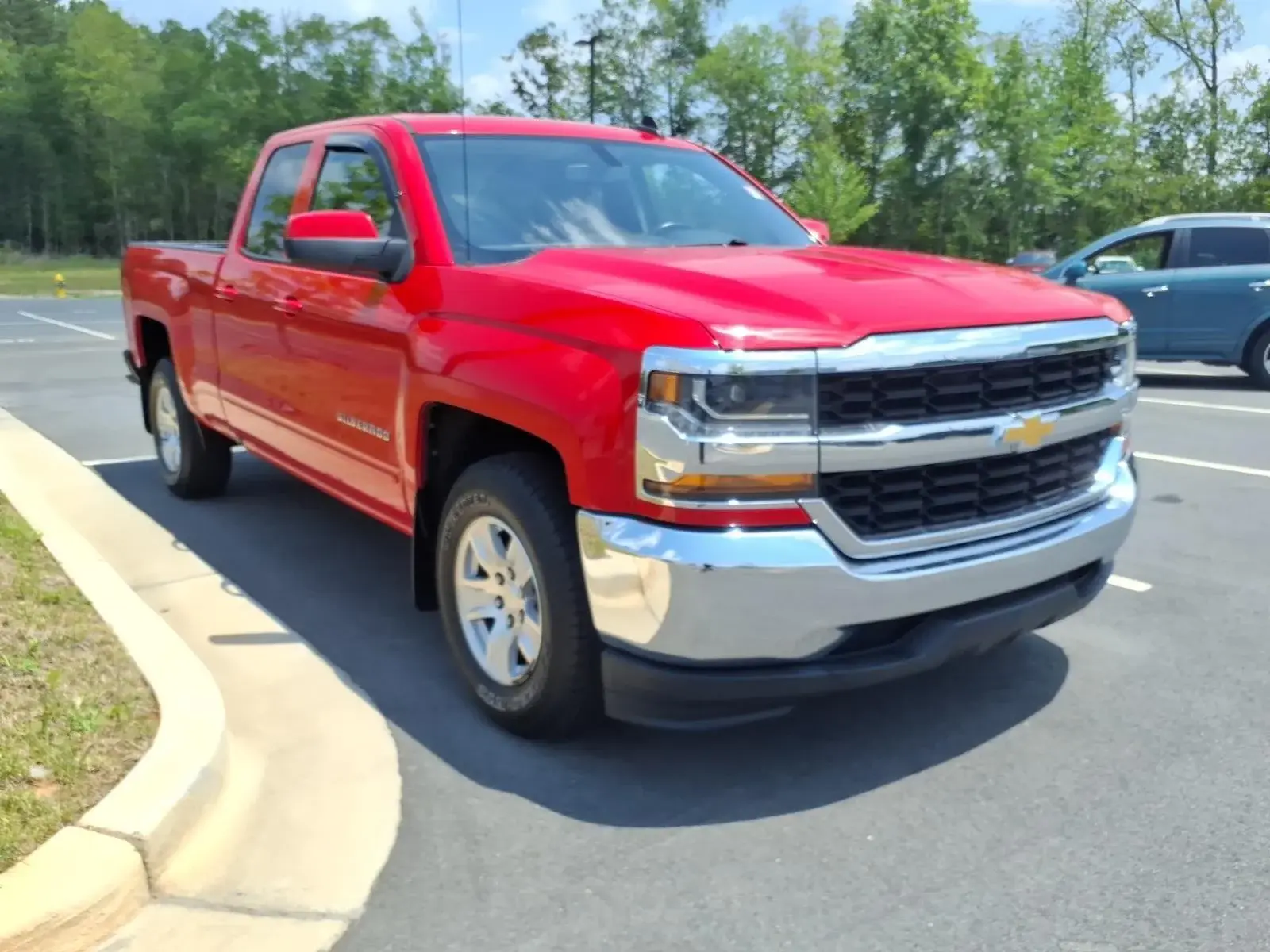 2018 Chevrolet Silverado 1500 LT Double Cab Std Box photo 5