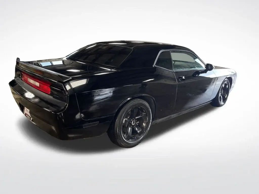 2013 Dodge Challenger SXT photo 5