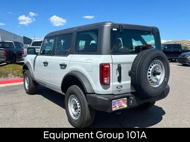 2026 Ford Bronco Base 4x4 photo 3
