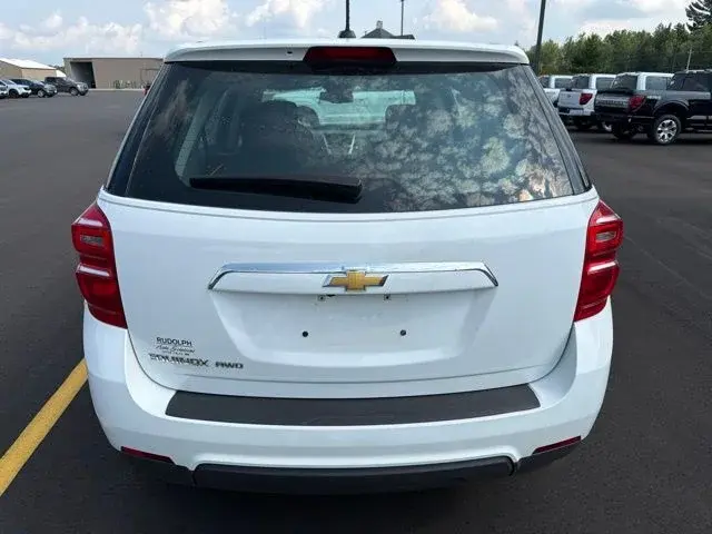 2017 Chevrolet Equinox AWD LS photo 4
