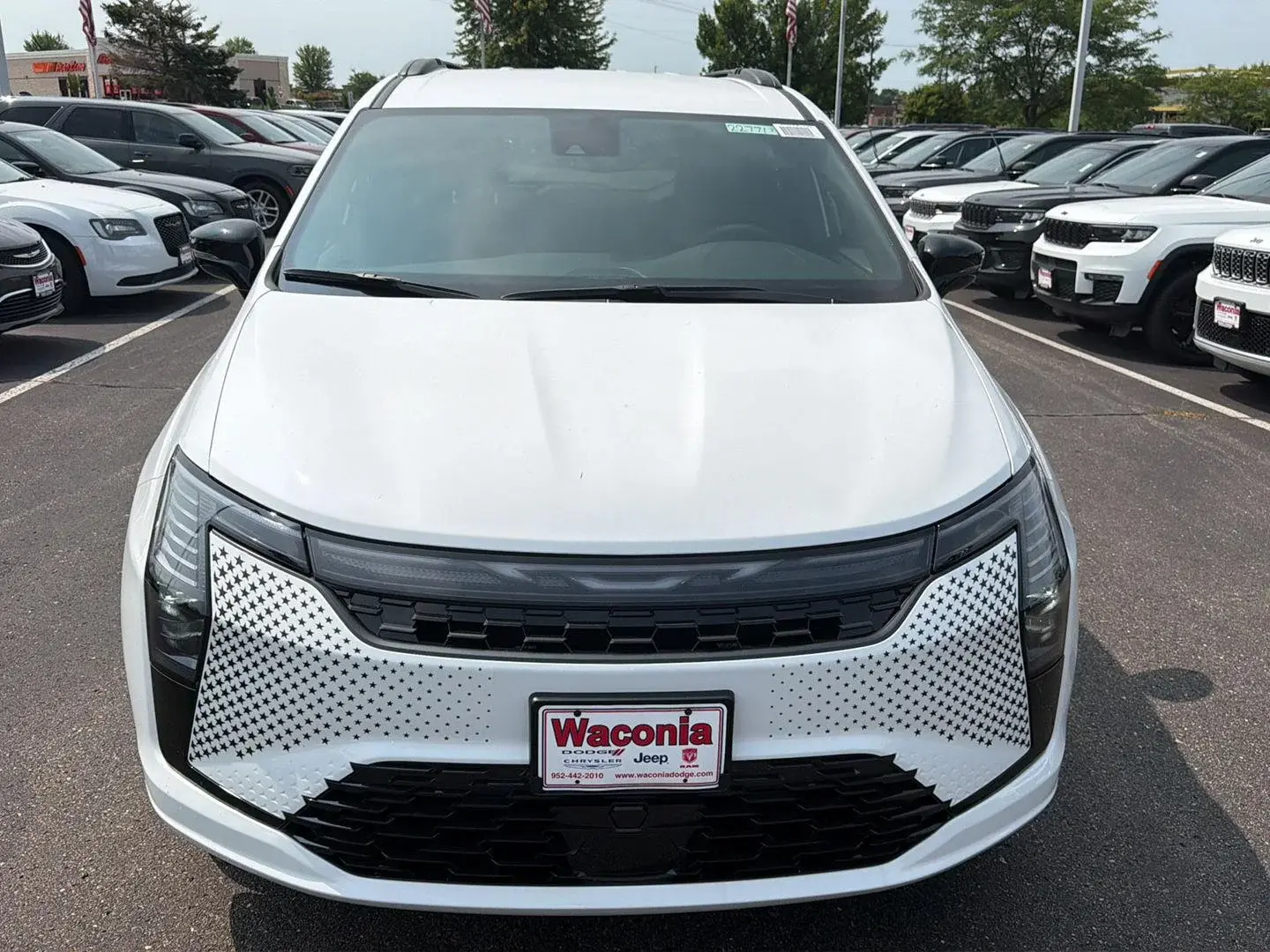 2027 Chrysler Pacifica Select AWD photo 3