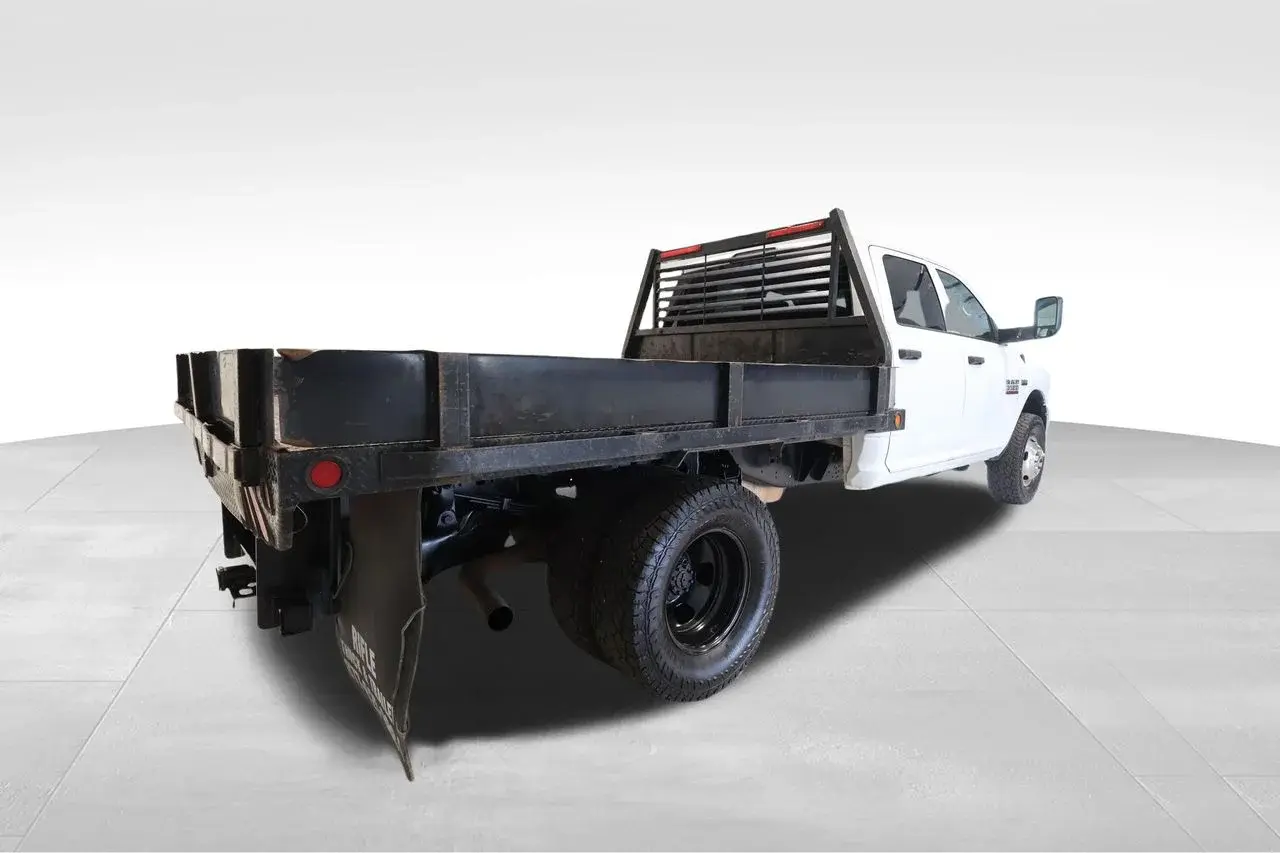 2015 RAM 3500 Tradesman 4X4 Crew Cab DRW photo 3
