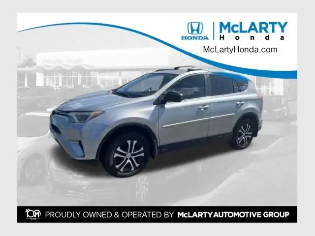 2018 Toyota RAV4 LE's photo