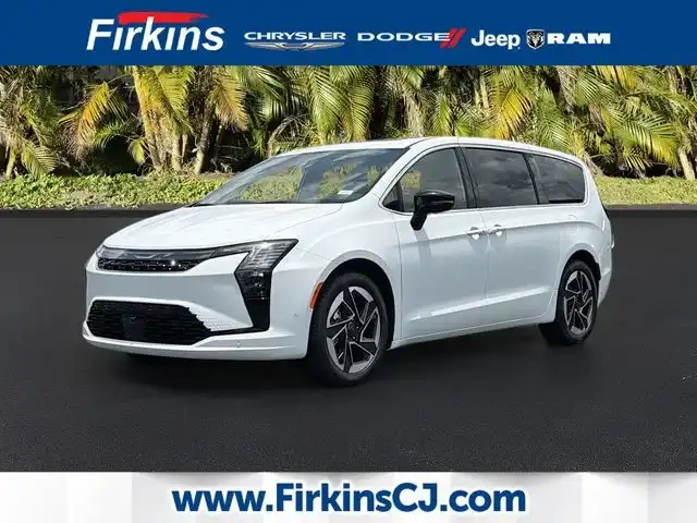 2027 Chrysler Pacifica Limited's photo