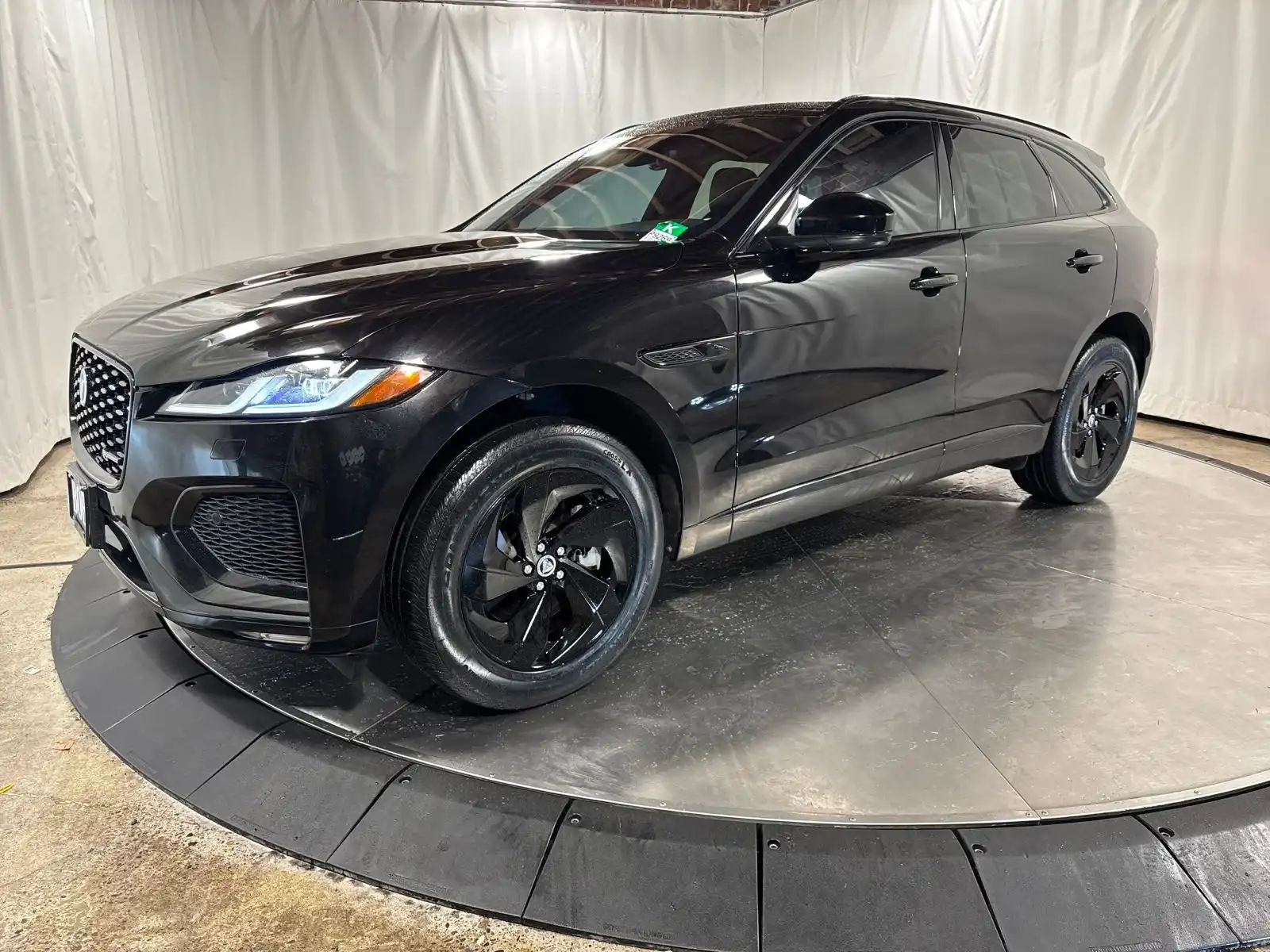 2025 Jaguar F-PACE P250 R-Dynamic S's photo