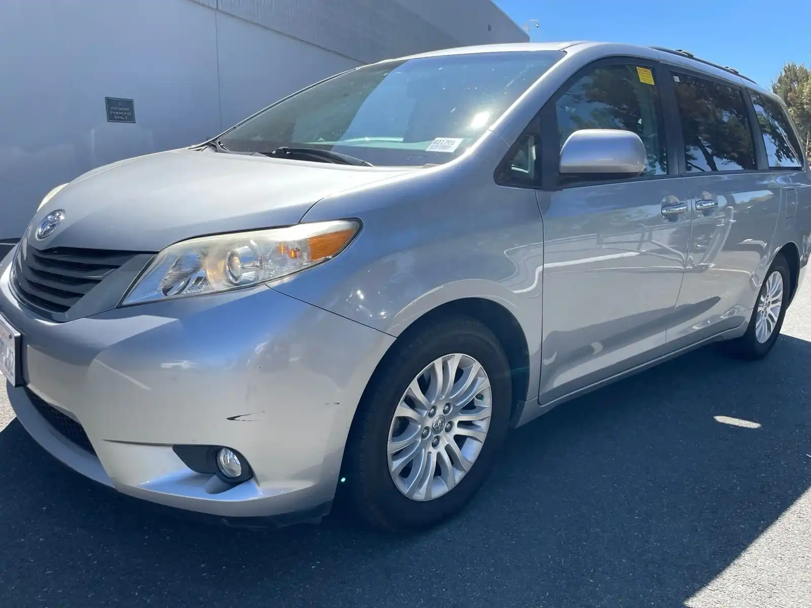 2012 Toyota Sienna XLE V6 8-Passenger's photo