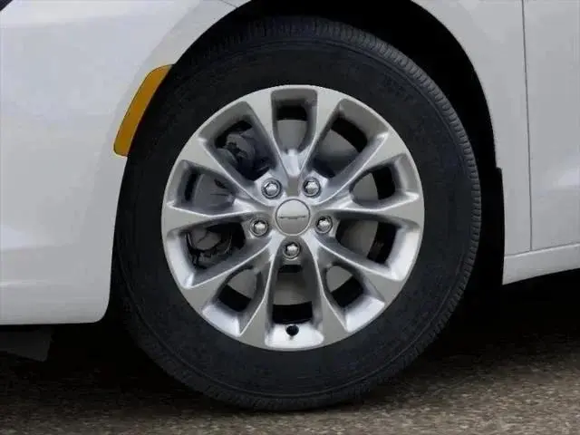 2027 Chrysler Pacifica Select AWD photo 4